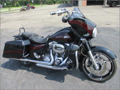 2011 Harley-Davidson Street Glide CVO FLHXSE2